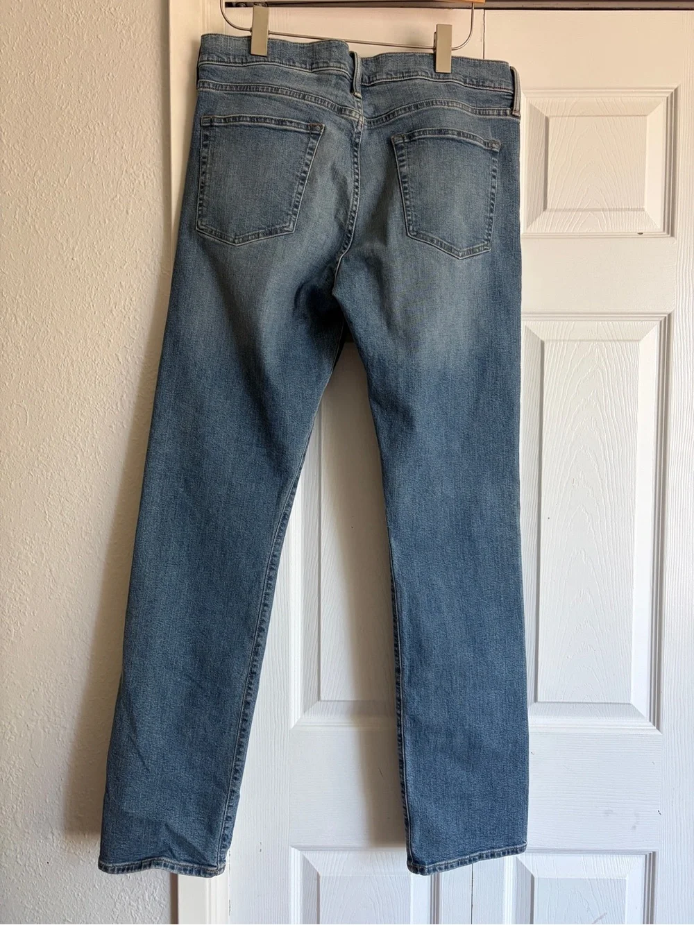 J. Crew 770 34x34 men’s Straight-fit stretch jean in three-year wash AW296